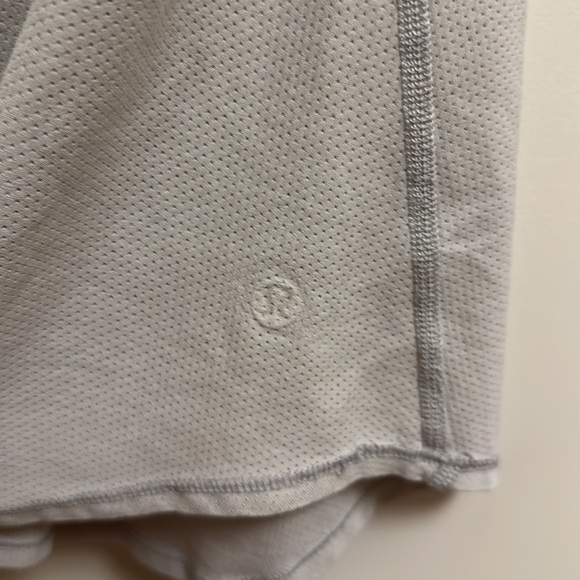 Lululemon T Shirt Grey Size 10 - Picture 3 of 3